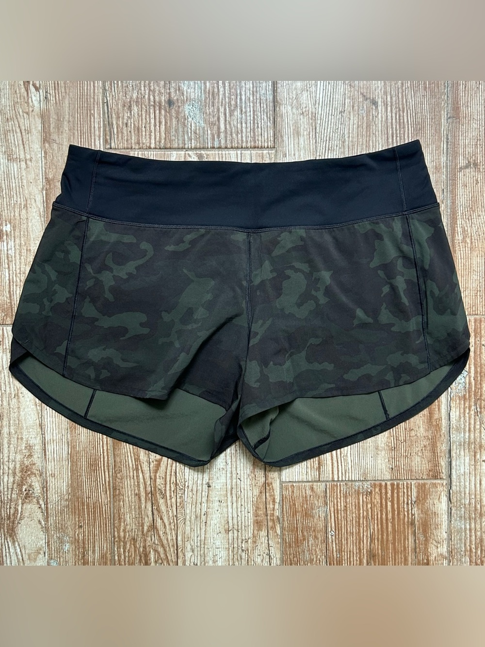 Lululemon Speed Up Short Long / Incognito Camo Multi Gator Green Black / 10 Tall - Picture 3 of 10